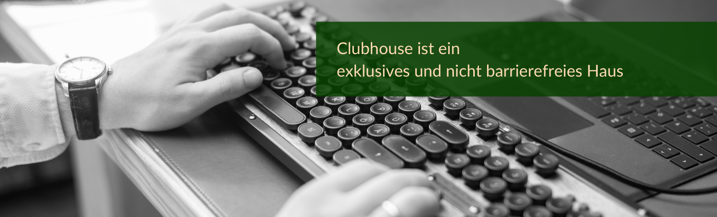 "Clubhouse ist ein exklusives und nicht barrierefreies Haus", dahinter sind Hände auf einer Tastatur zu sehen.